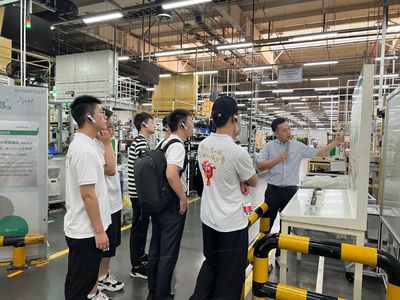 清華大學(xué)研學(xué)團(tuán)到訪舍弗勒南京工廠參觀交流，深化技術(shù)合作與人才培養(yǎng)